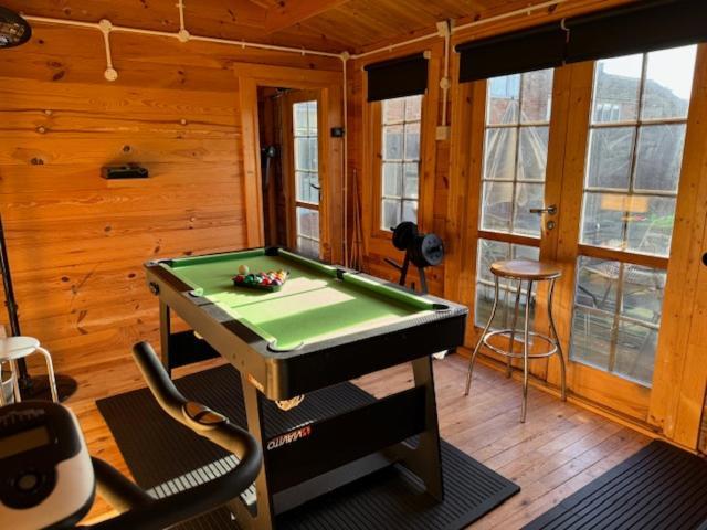 Netflix Home Jacuzzi Gym Fast Wifi Ps5 Free Parking 2 Spaces Hereford Extérieur photo
